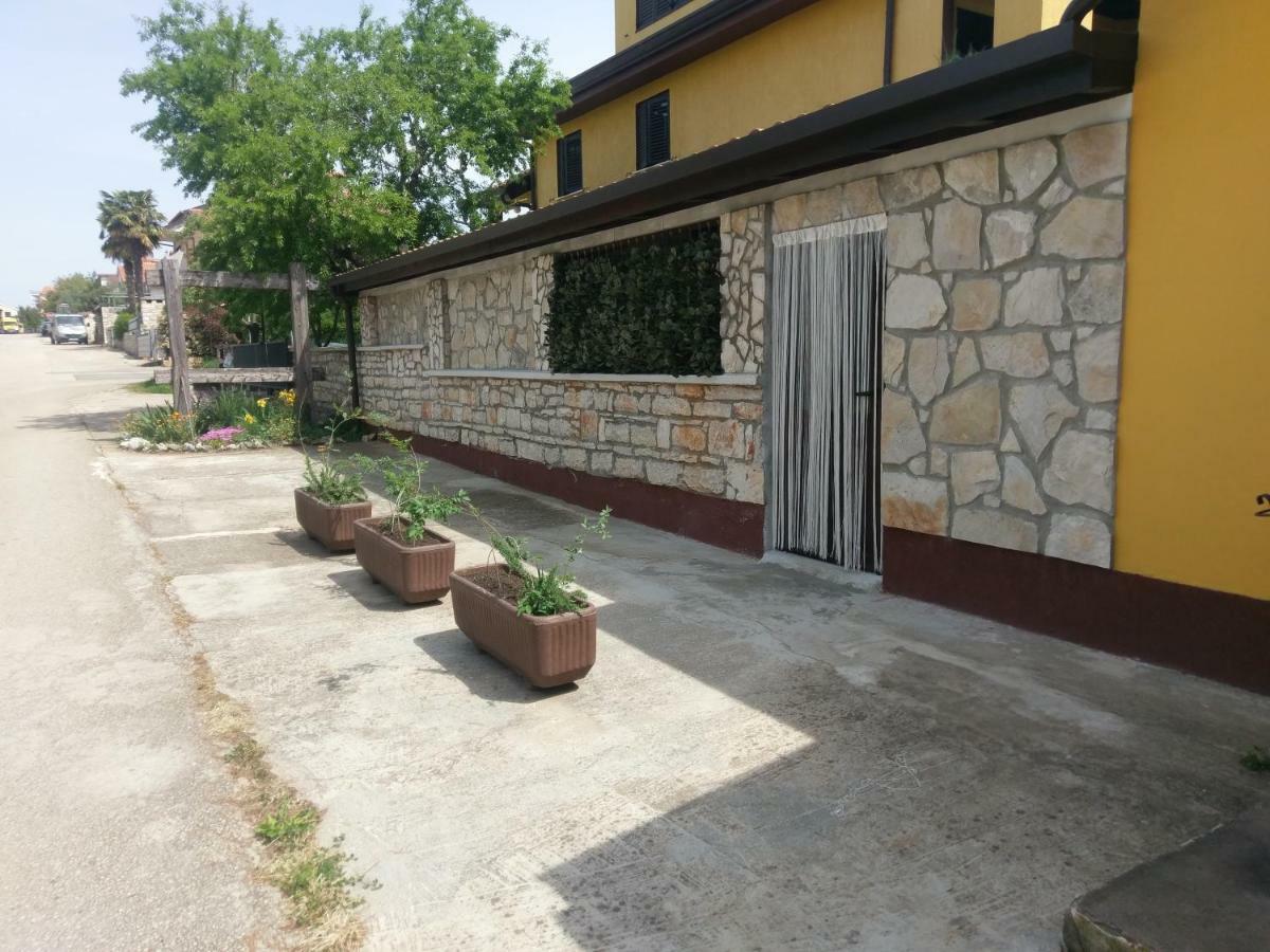 Apartments Ingrid Новиград Экстерьер фото