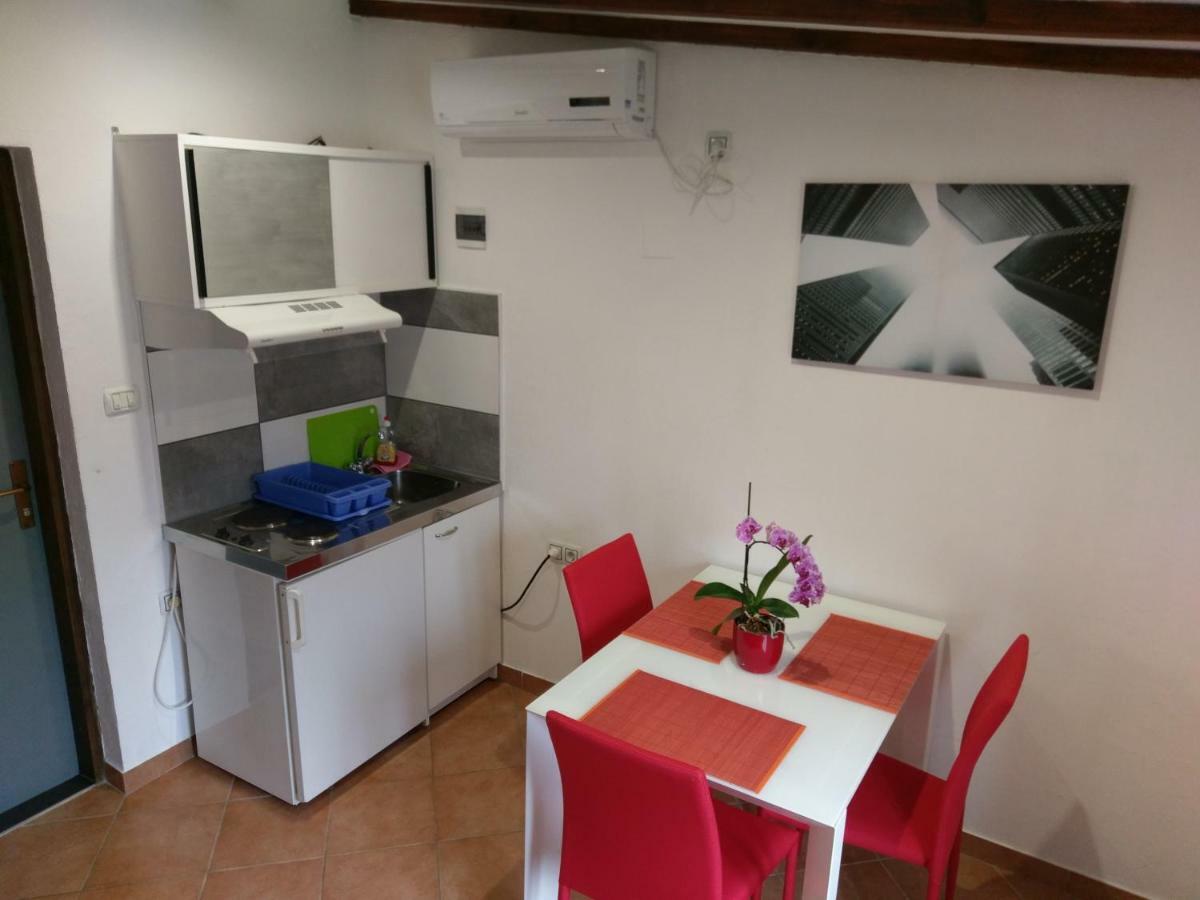 Apartments Ingrid Новиград Экстерьер фото